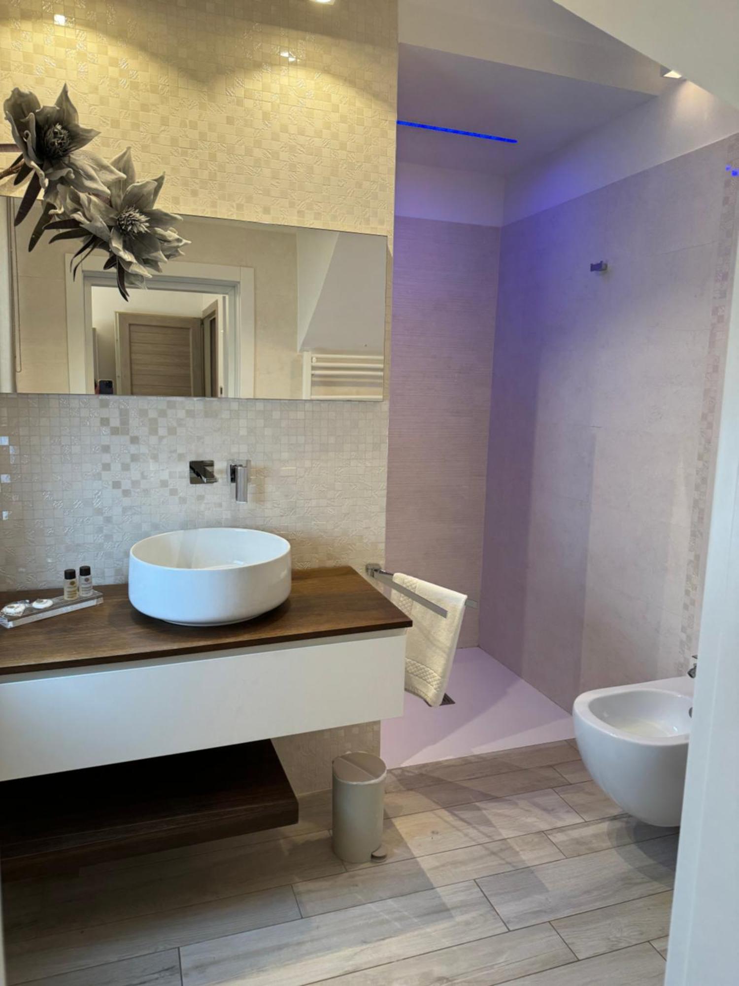 Romantic Room مونوبولي المظهر الخارجي الصورة